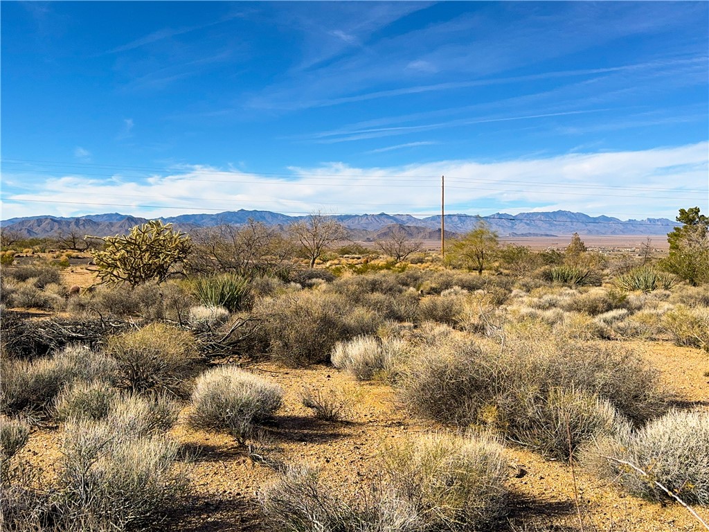 10210 Boulder Road Kingman, AZ 86401 - Photo 25 of 30 View of mountain backdrop