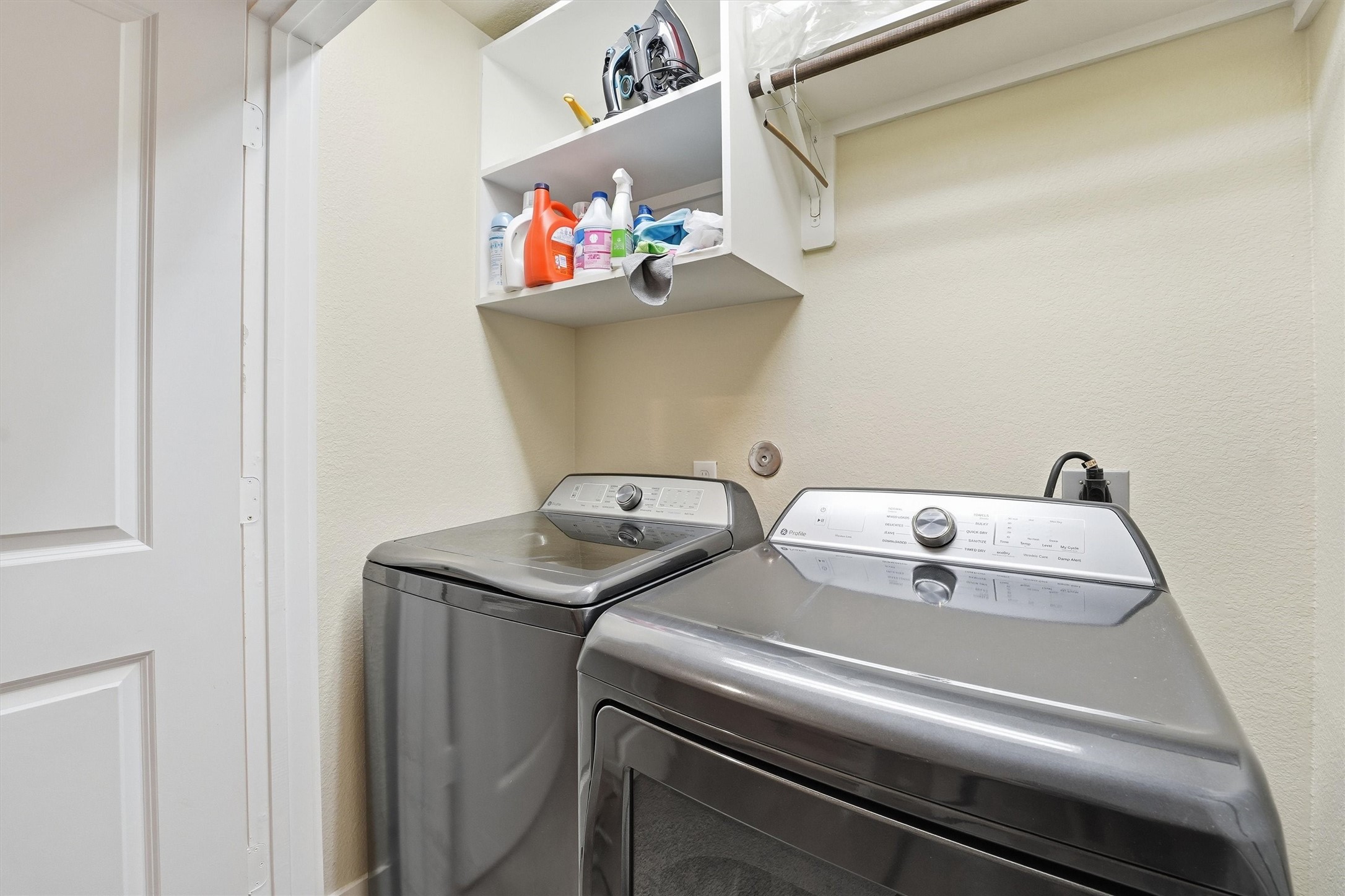 2714 Freund Street Houston, TX 77003 - Photo 23 of 29 a utility room with dryer and washer