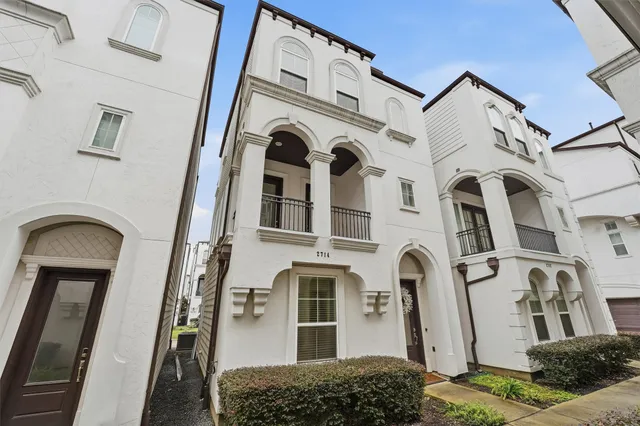 a view of a house with entryway