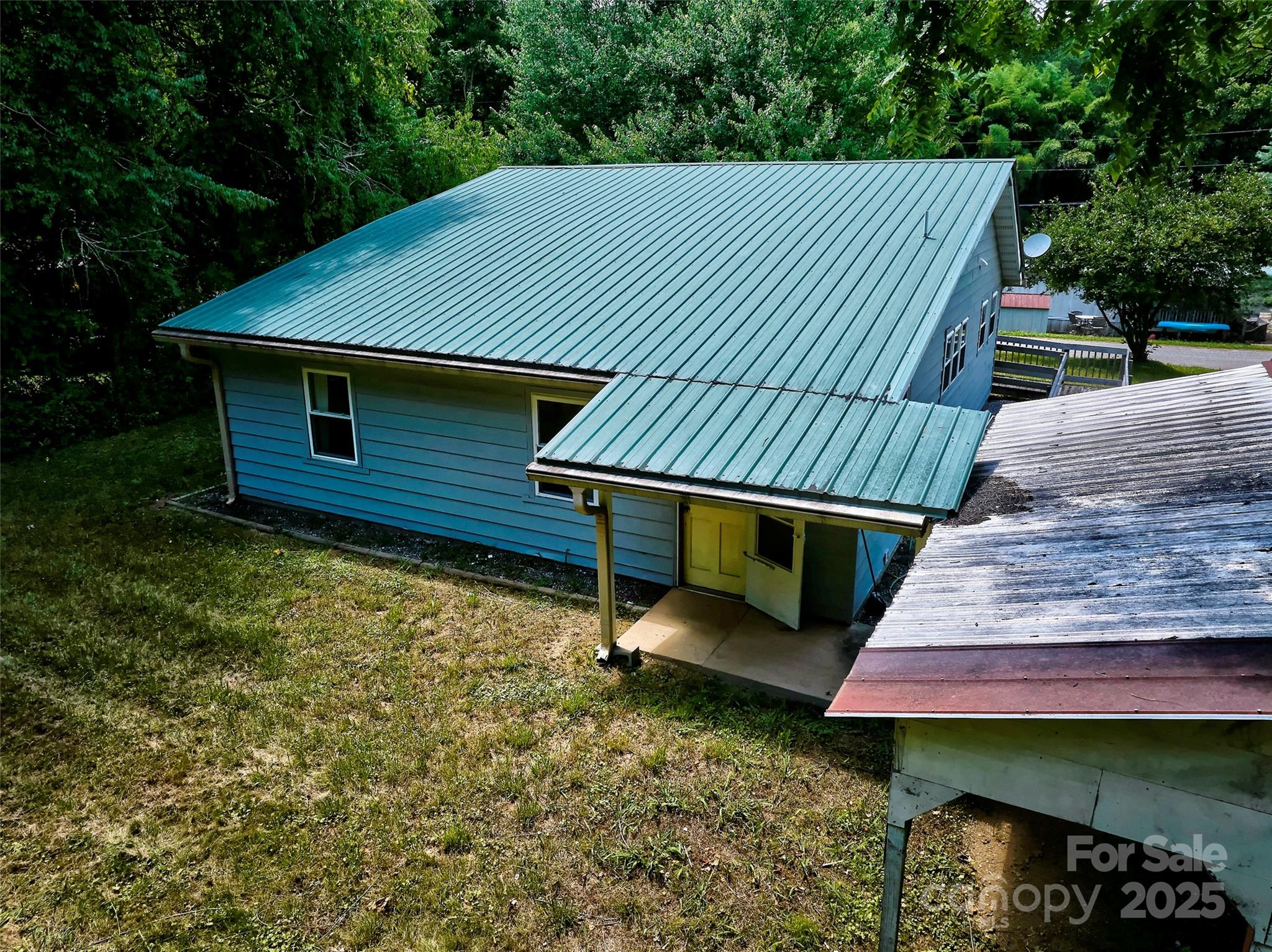 111 Kenneth Cooper Road Whittier, NC 28789 - Photo 14 of 30 a backyard of a house with wooden floor and fence