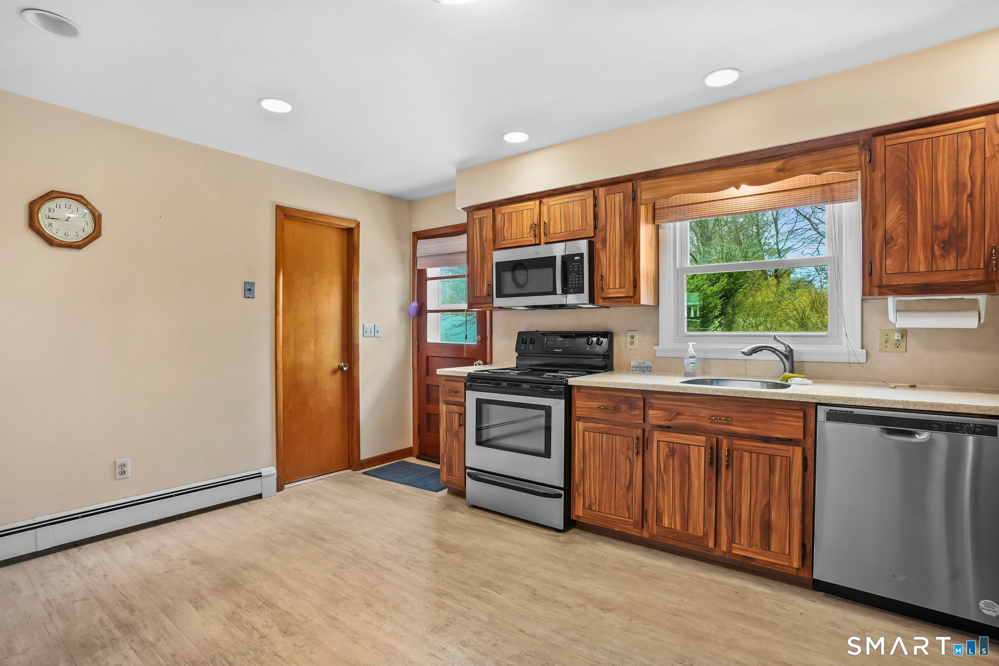 15 Glenbrook Road Trumbull, CT 06611 - Photo 9 of 39