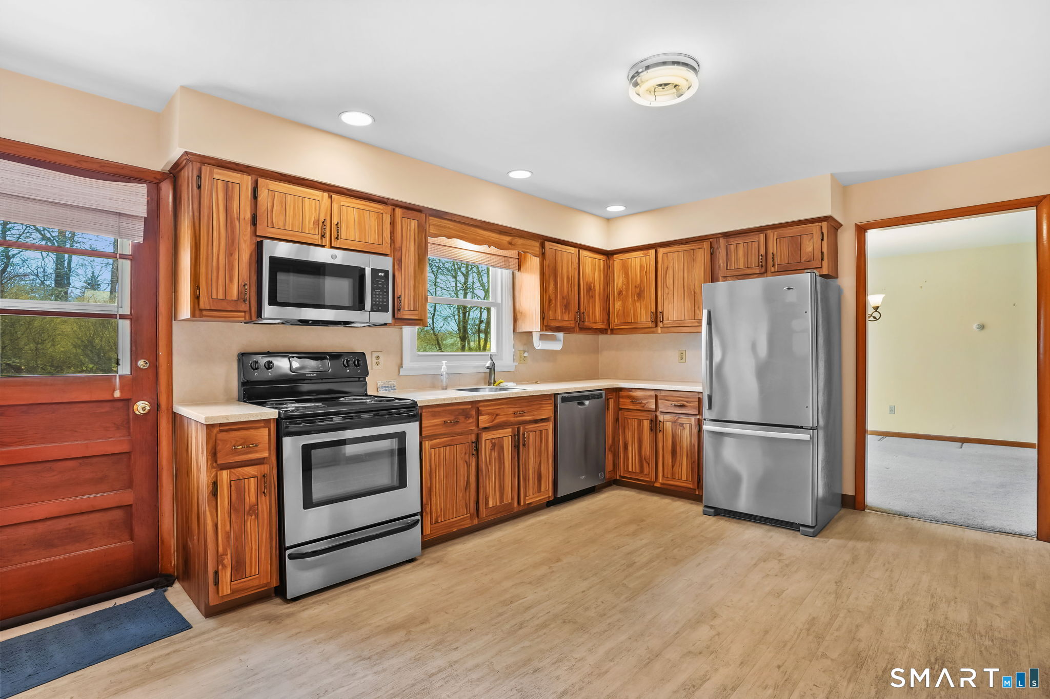 15 Glenbrook Road Trumbull, CT 06611 - Photo 10 of 39