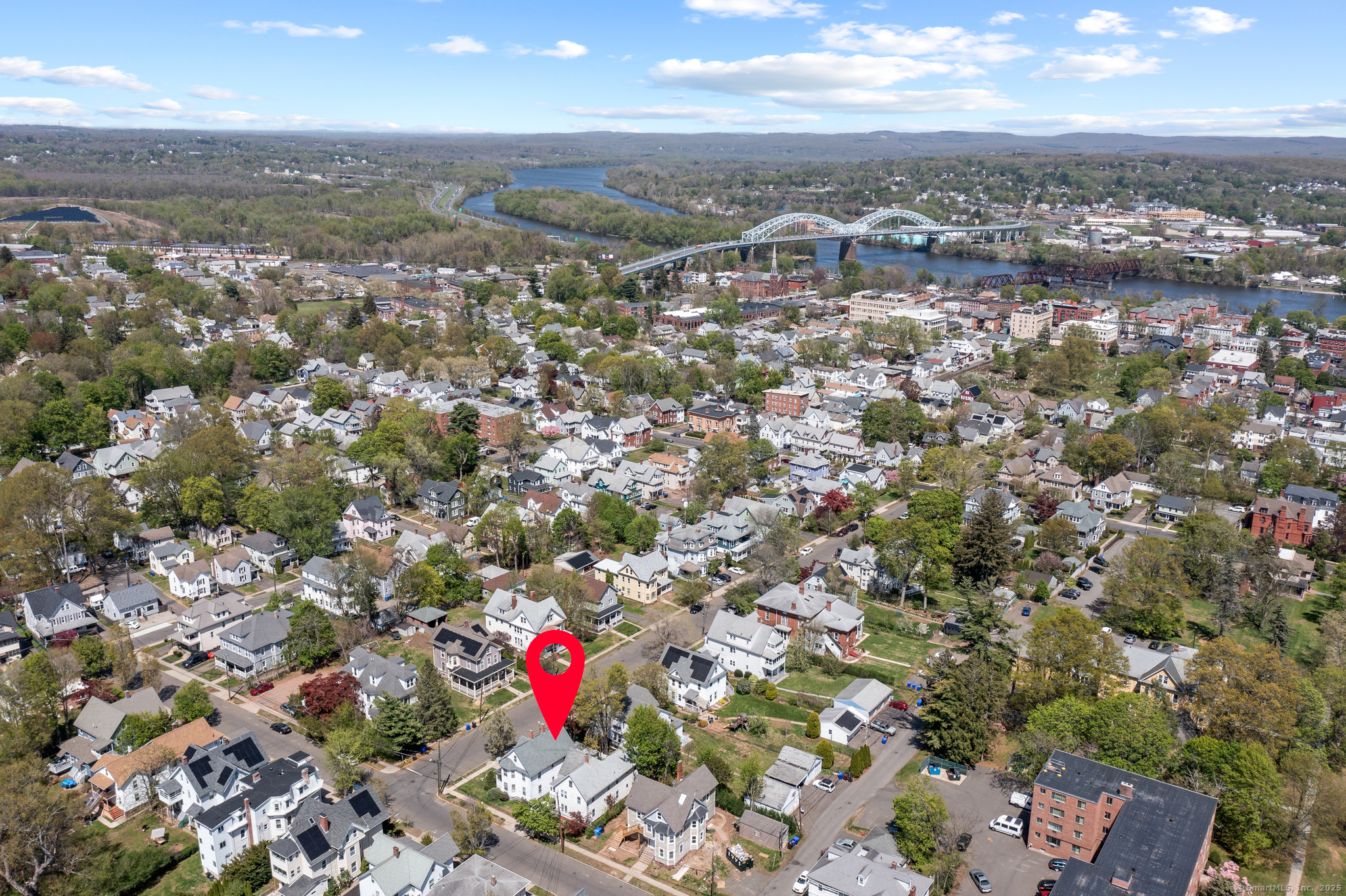 175 Lincoln Street Middletown, CT 06457 - Photo 33 of 33 an aerial view of residential building with green space