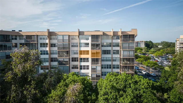 $149,995 | 1100 St Charles Place, Unit 620, Pembroke Pines, FL 33026