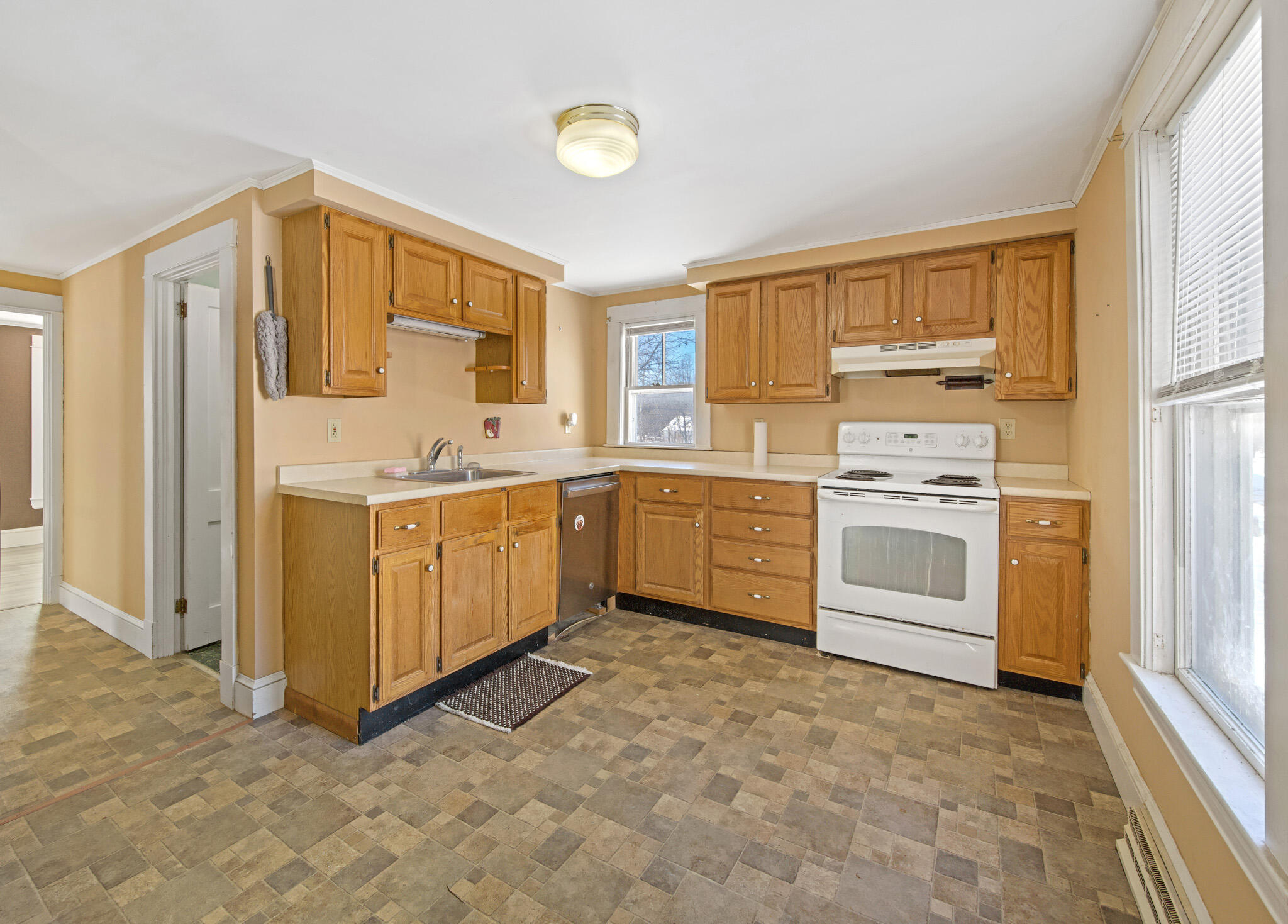 59 Thatcher Street Bangor, ME 04401 - Photo 3 of 17 59 Thatcher Street, Bangor, ME 04401