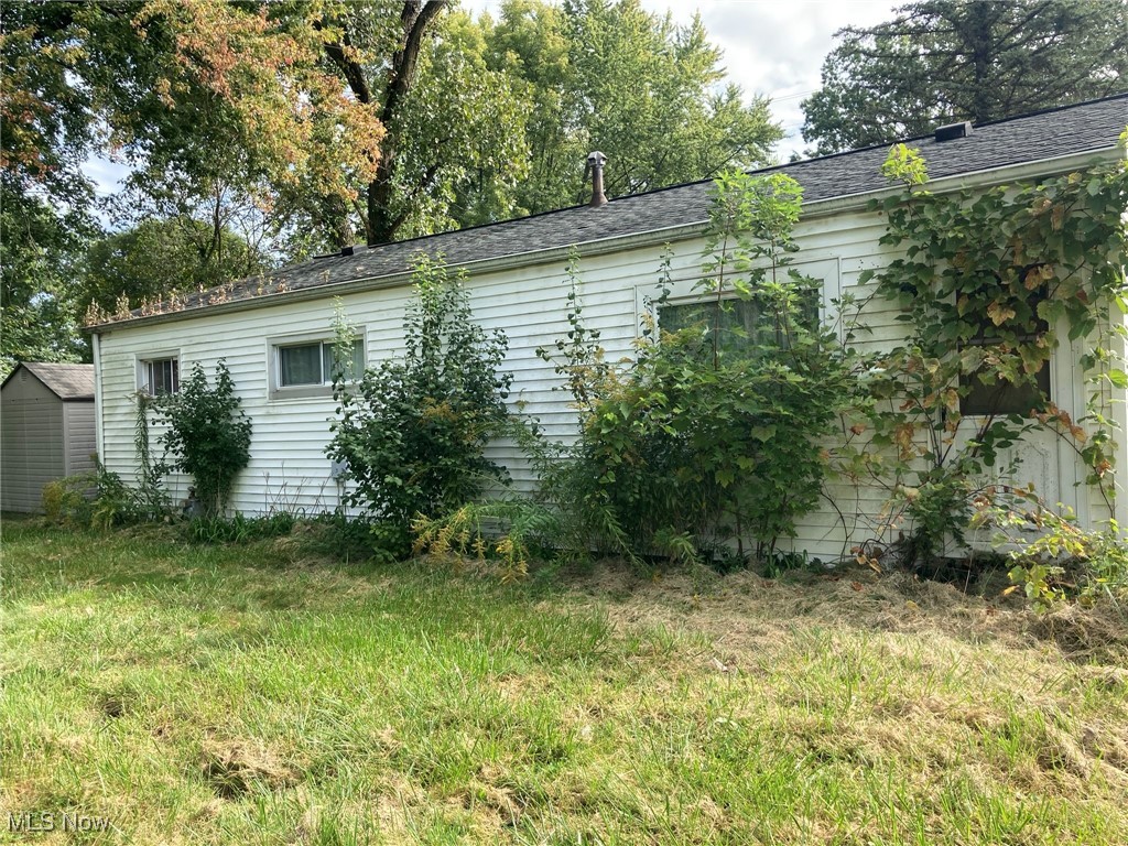 836 Dawson Road Akron, OH 44320 - Photo 19 of 38 836 Dawson Rd, Akron, Ohio 44320 is a 3 bedroom, 1 bathroom ranch home with 1,040 square feet of living space and .25 acre lot ready for flip or remodel. This is an estate sale and requires court final approval of the sale price. Cash offers only, Sold As Is with all chattel. No repairs will be made by the Seller nor cleaned out. Selling as you see it to settle an estate, pictures are current. This is a highly sought 44320 area and would make a great fix and hold or remodel and resell for $125,000 or make your own home! Great opportunity for this home in this area. Don't miss out, call your favorite professionally licensed real estate agent or reach out to the listing agent for your private showing before this gets sold!