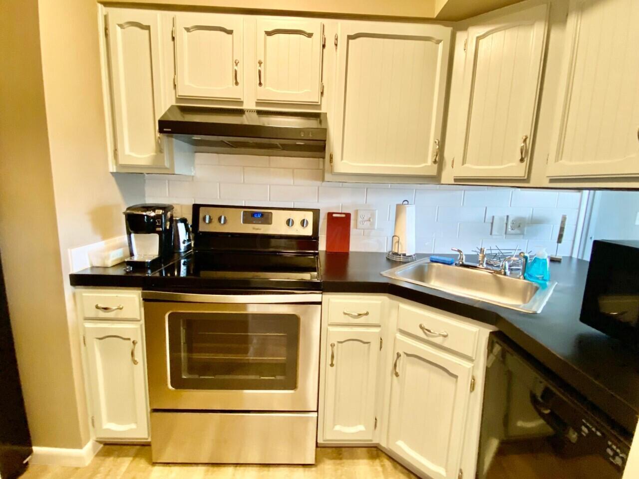 352 Main Street Huron, OH 44839 - Photo 5 of 9 Kitchen