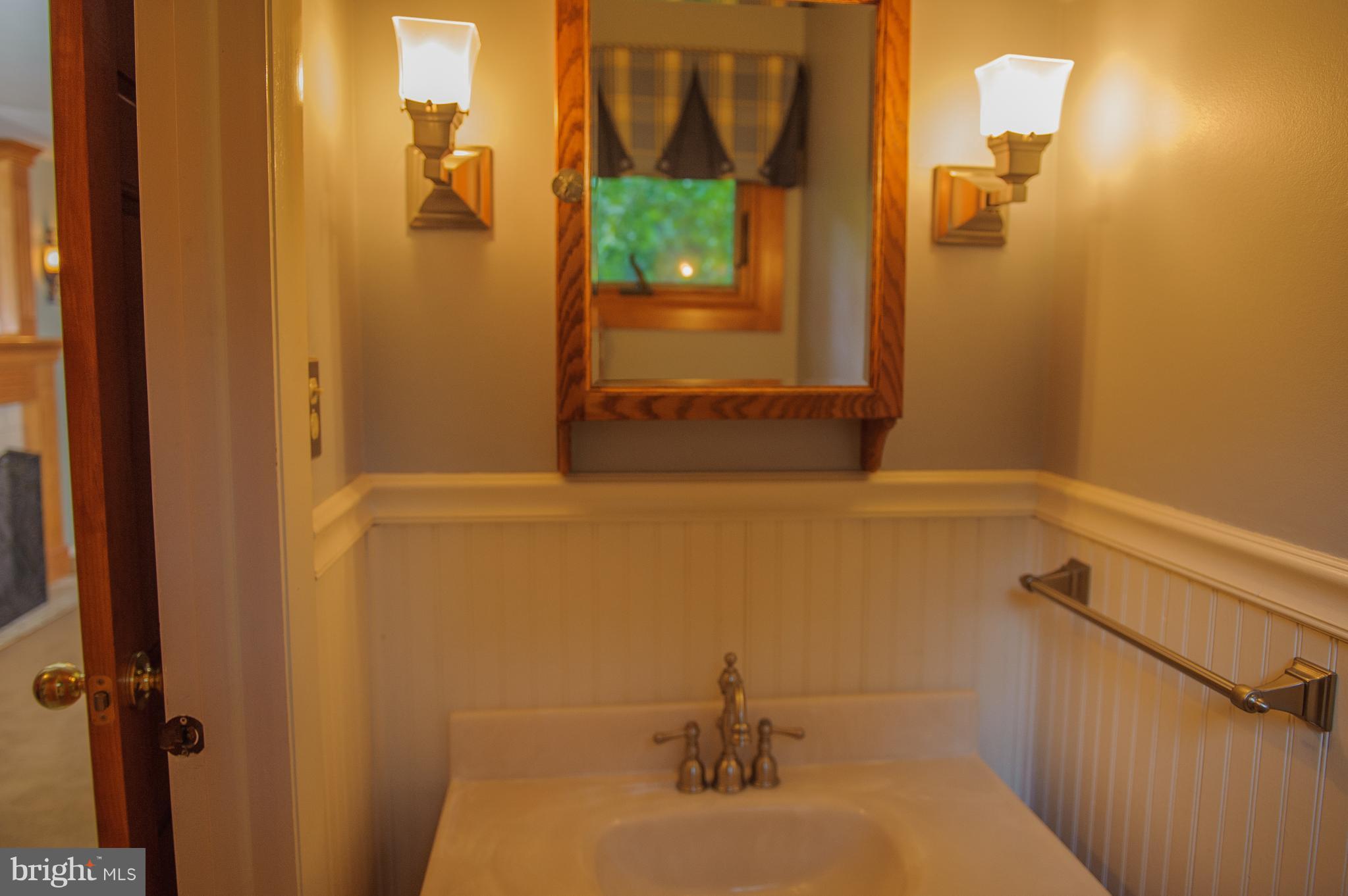 957 St George Barber Road Davidsonville, MD 21035 - Photo 17 of 30 Main Floor Powder Room