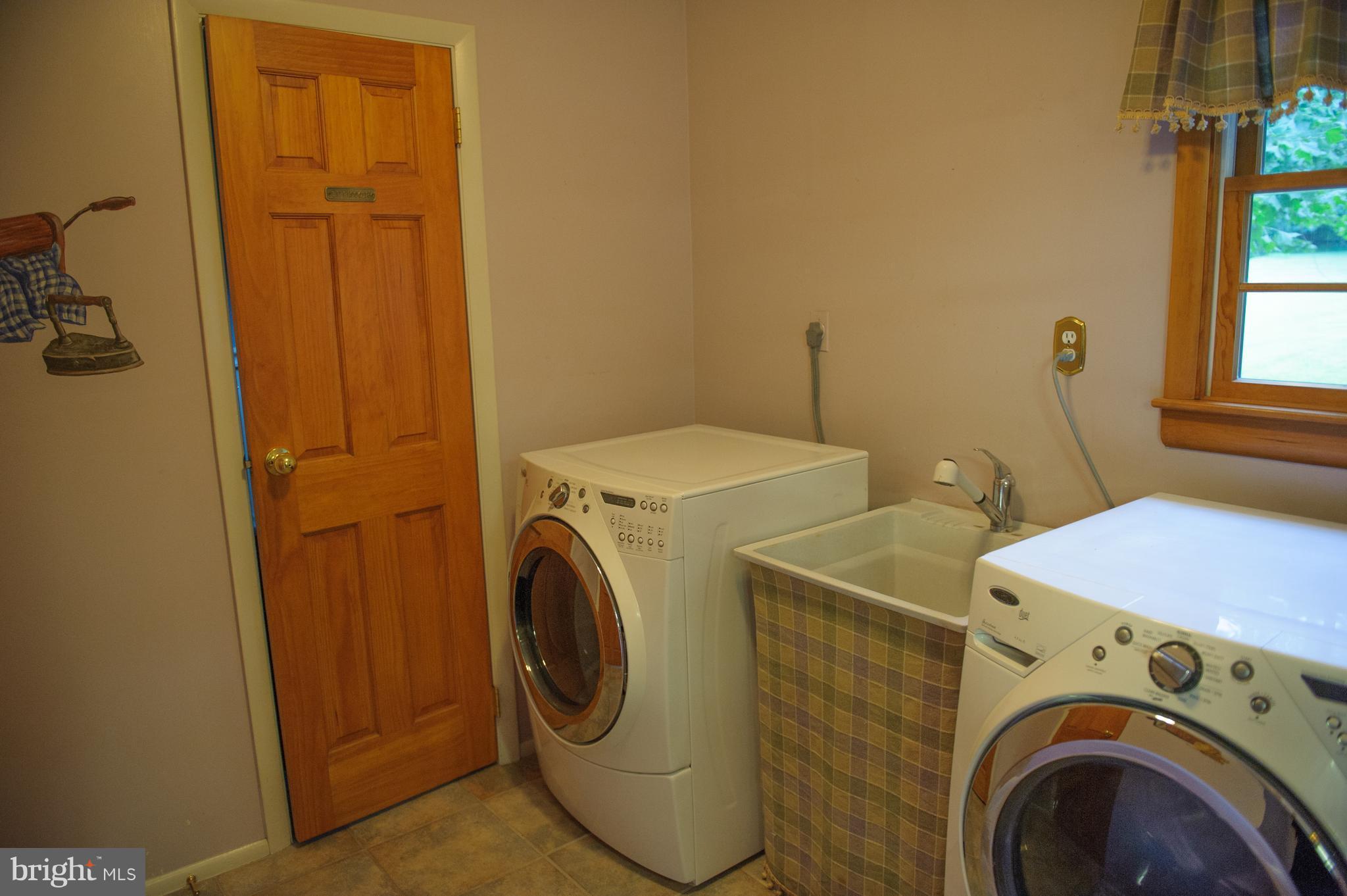 957 St George Barber Road Davidsonville, MD 21035 - Photo 18 of 30 Laundry/Mud Room