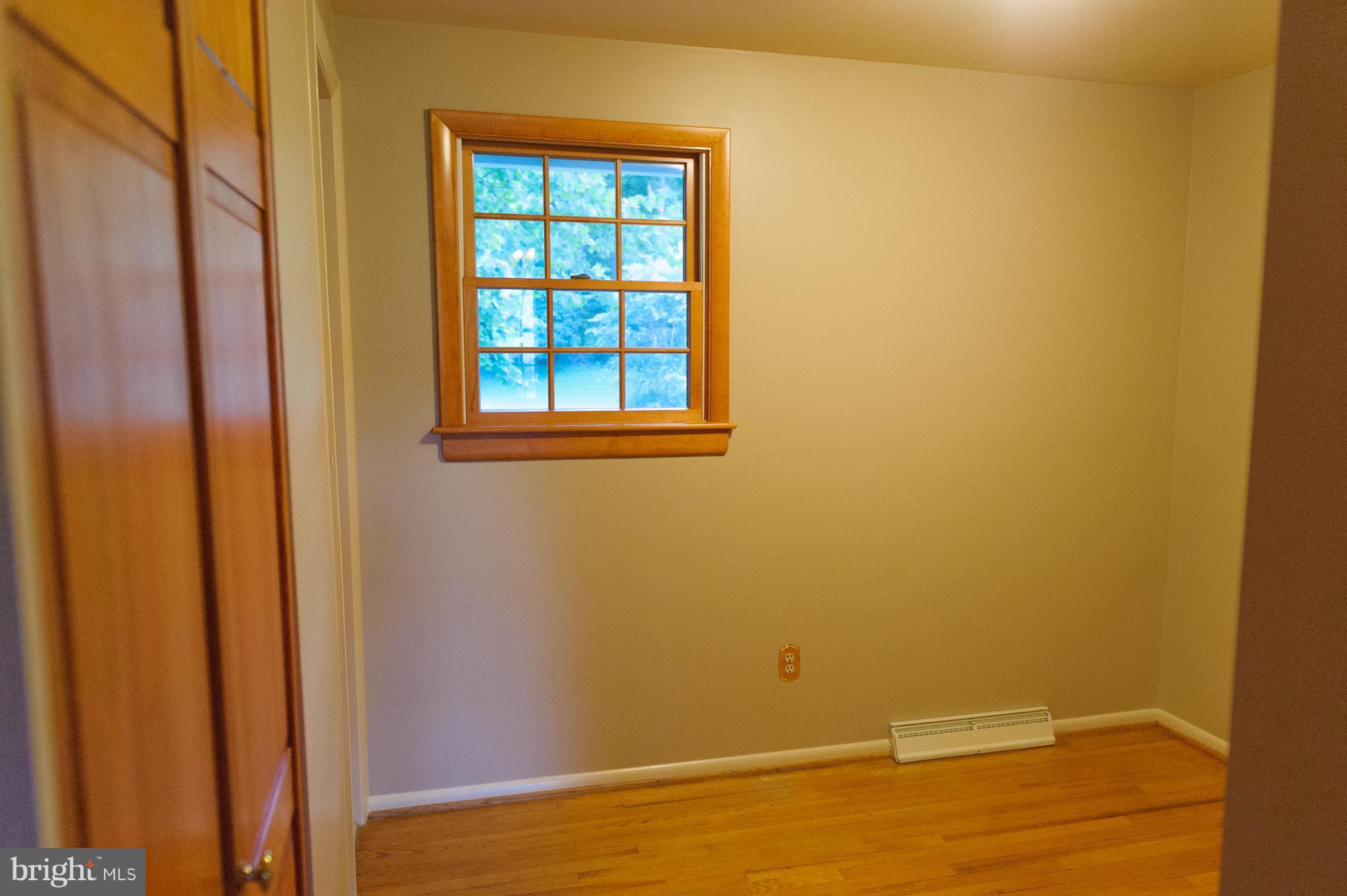 957 St George Barber Road Davidsonville, MD 21035 - Photo 20 of 30 Master Bedroom Sitting Area