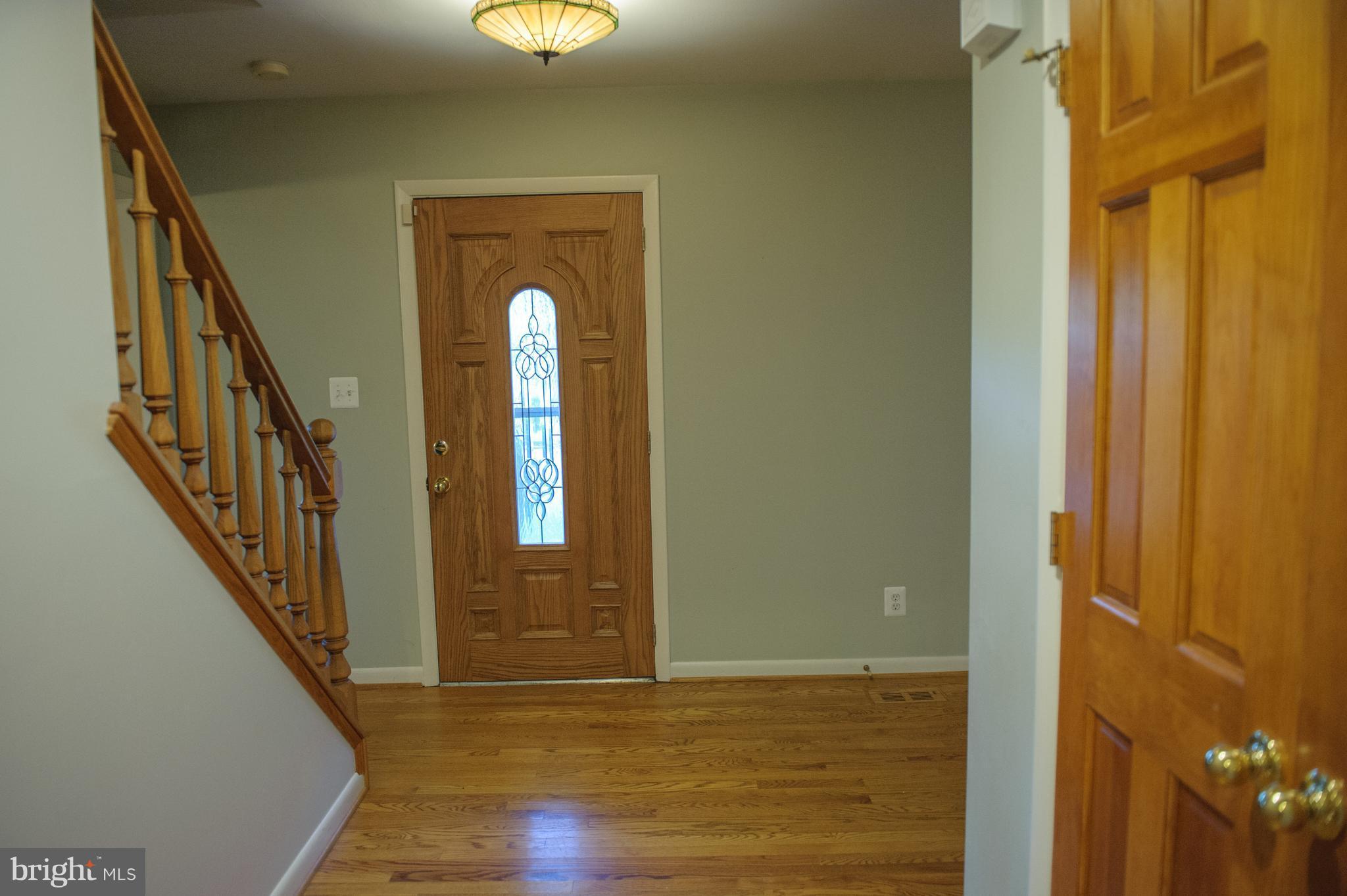 957 St George Barber Road Davidsonville, MD 21035 - Photo 5 of 30 Foyer w/ Double Closet