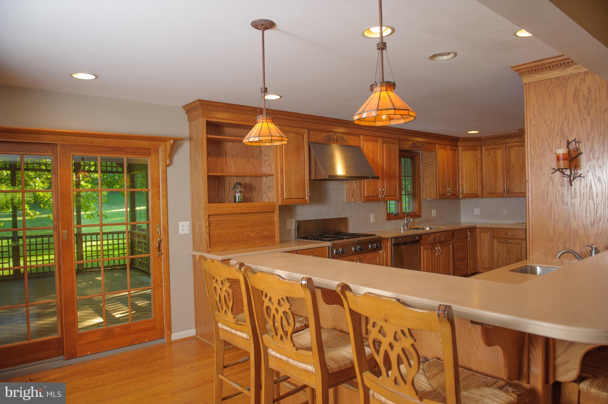 957 St George Barber Road Davidsonville, MD 21035 - Photo 9 of 30 Peninsula seats 5 comfortably