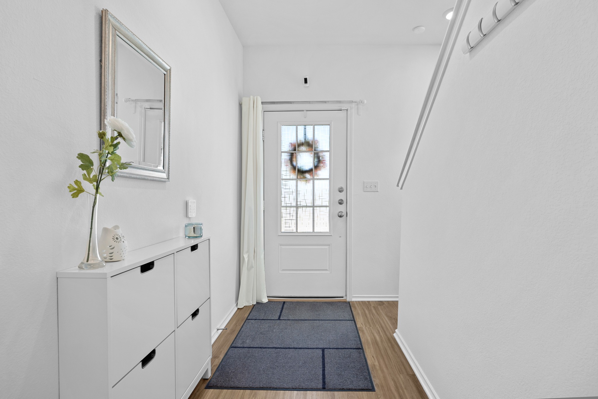 1500 Linwood Street Leander, TX 78641 - Photo 5 of 38 a hallway with windows