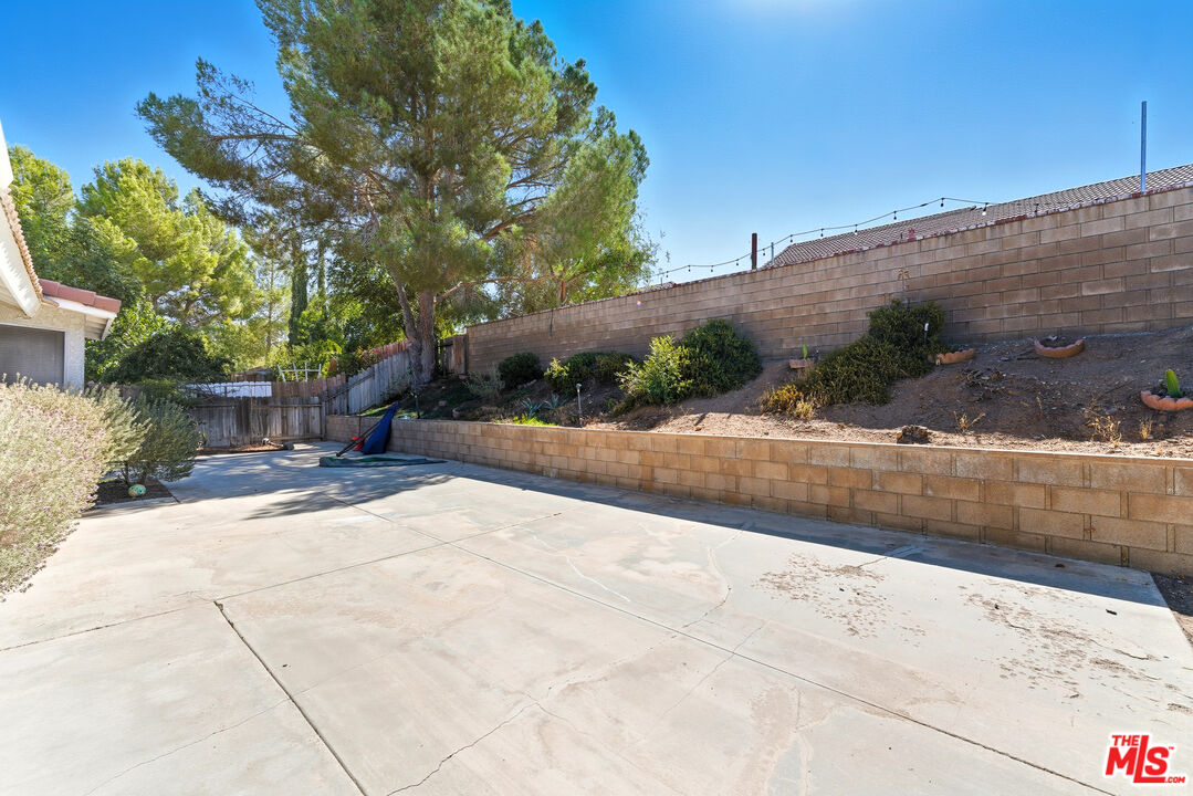 2048 East Ave R 10 Palmdale, CA 93550 - Photo 41 of 45 a view of a backyard