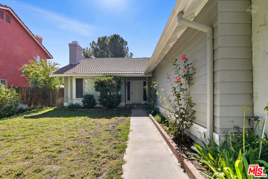 2048 East Ave R 10 Palmdale, CA 93550 - Photo 5 of 45 a front view of a house having yard