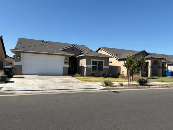 $425,000 | 493 West Richard Avenue, Porterville, CA 93257
