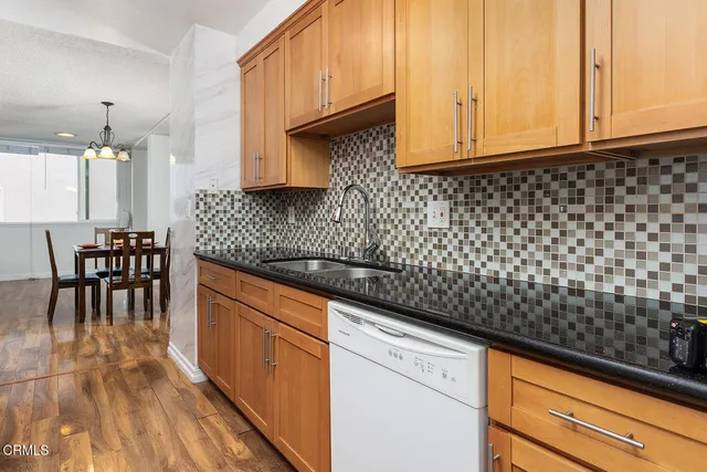 $835,000 | 540 Kelton Avenue, Unit 201, Los Angeles, CA 90024