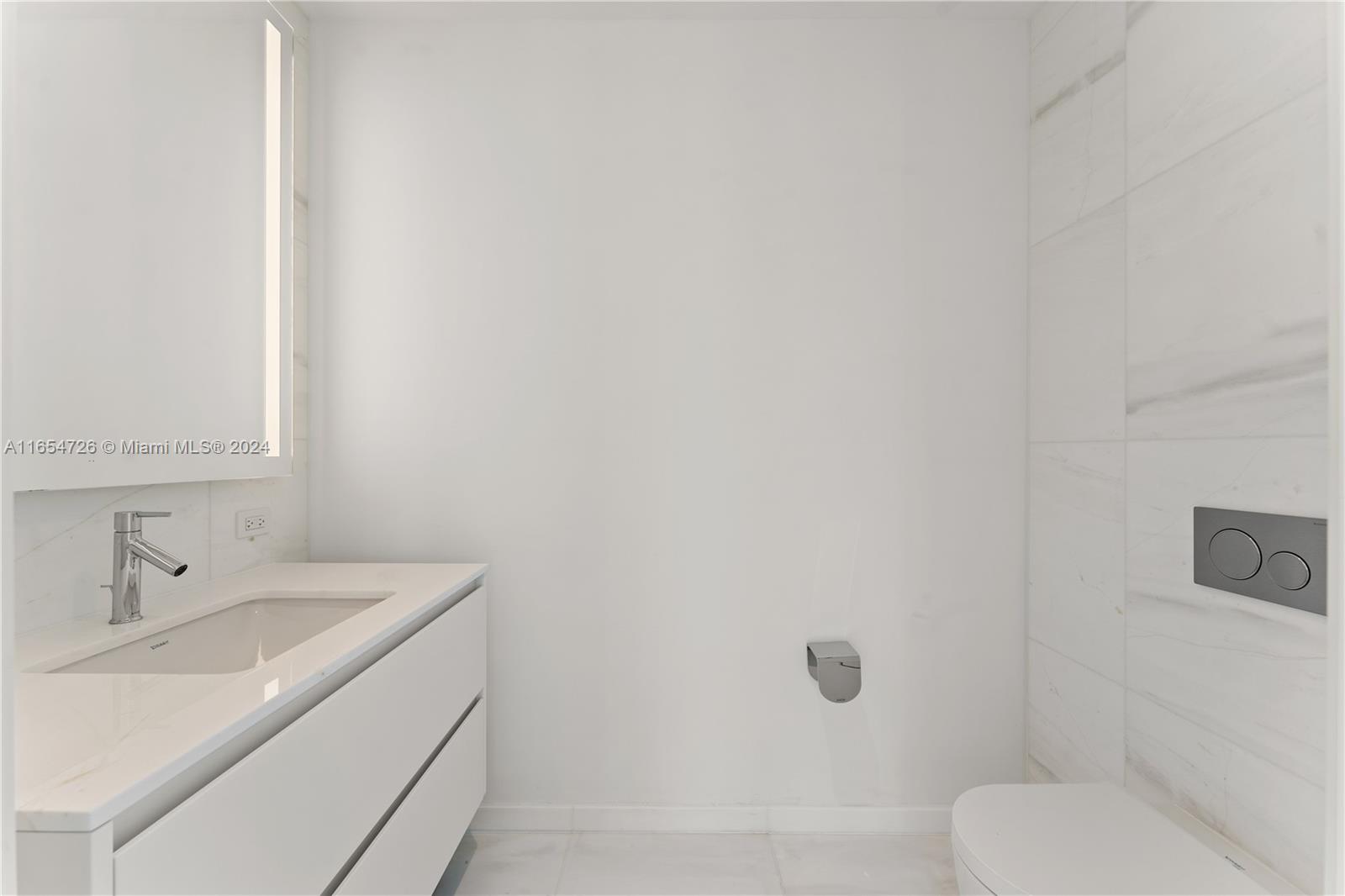 300 Biscayne Blvd Way, Unit 1406 Miami, FL 33131 - Photo 11 of 37 Half Bathroom