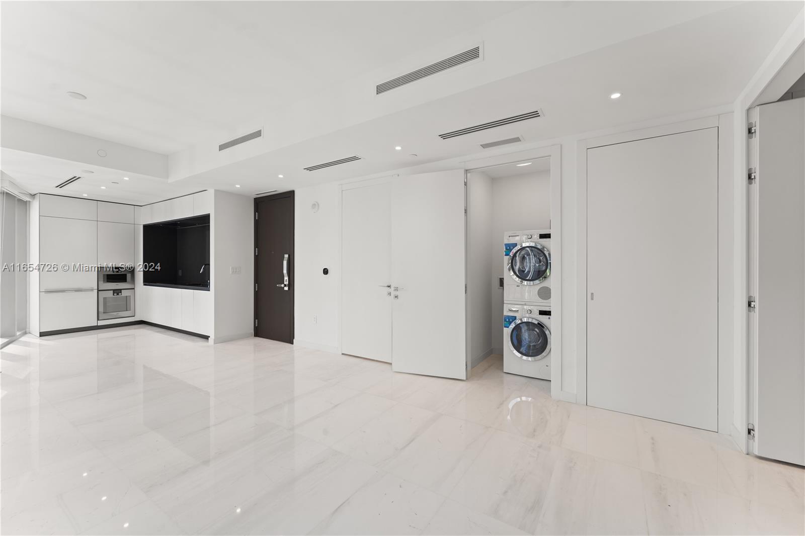 300 Biscayne Blvd Way, Unit 1406 Miami, FL 33131 - Photo 2 of 37