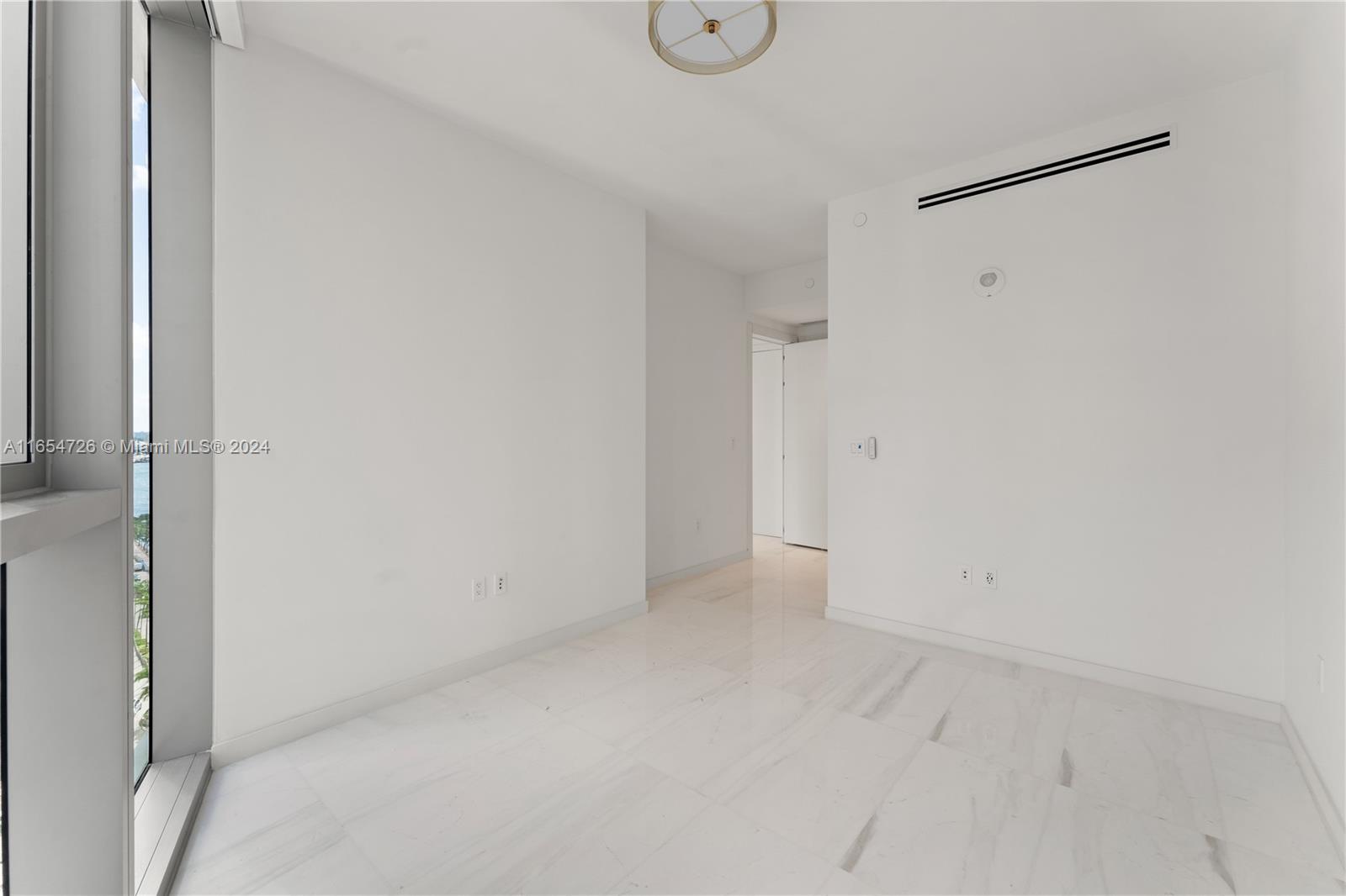 300 Biscayne Blvd Way, Unit 1406 Miami, FL 33131 - Photo 10 of 37