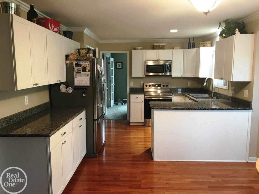 28351 Gamble Road New Baltimore, MI 48047 - Photo 6 of 29 31364912-5.JPG