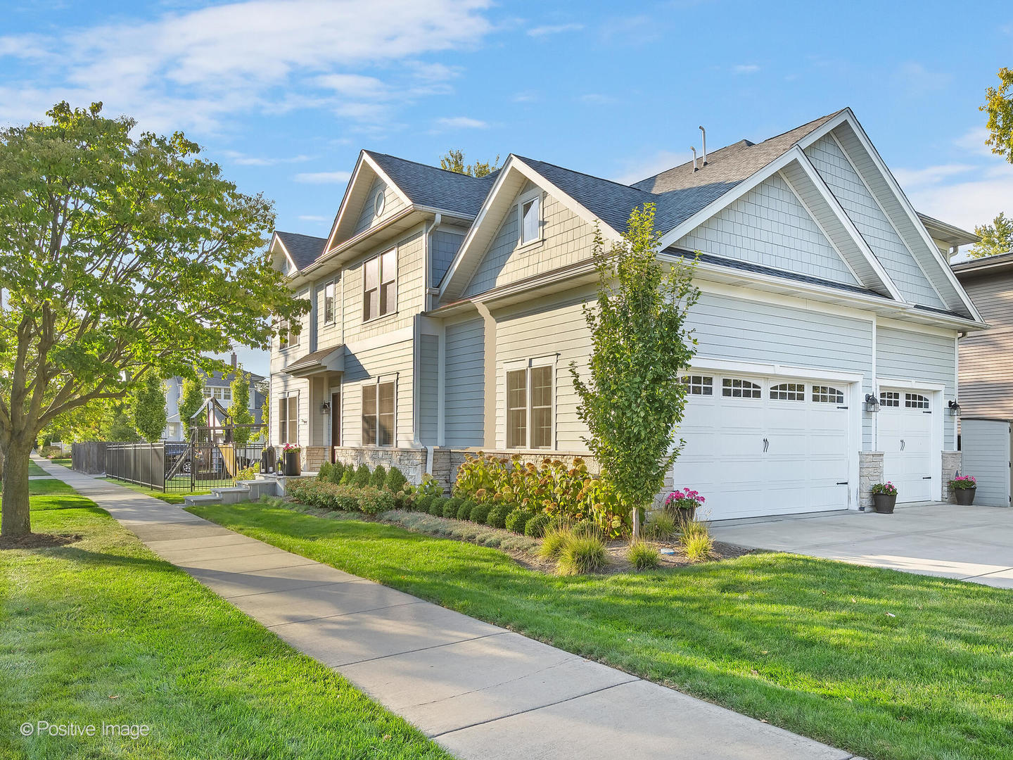 566 Mitchell Avenue Elmhurst, IL 60126 - Photo 2 of 46