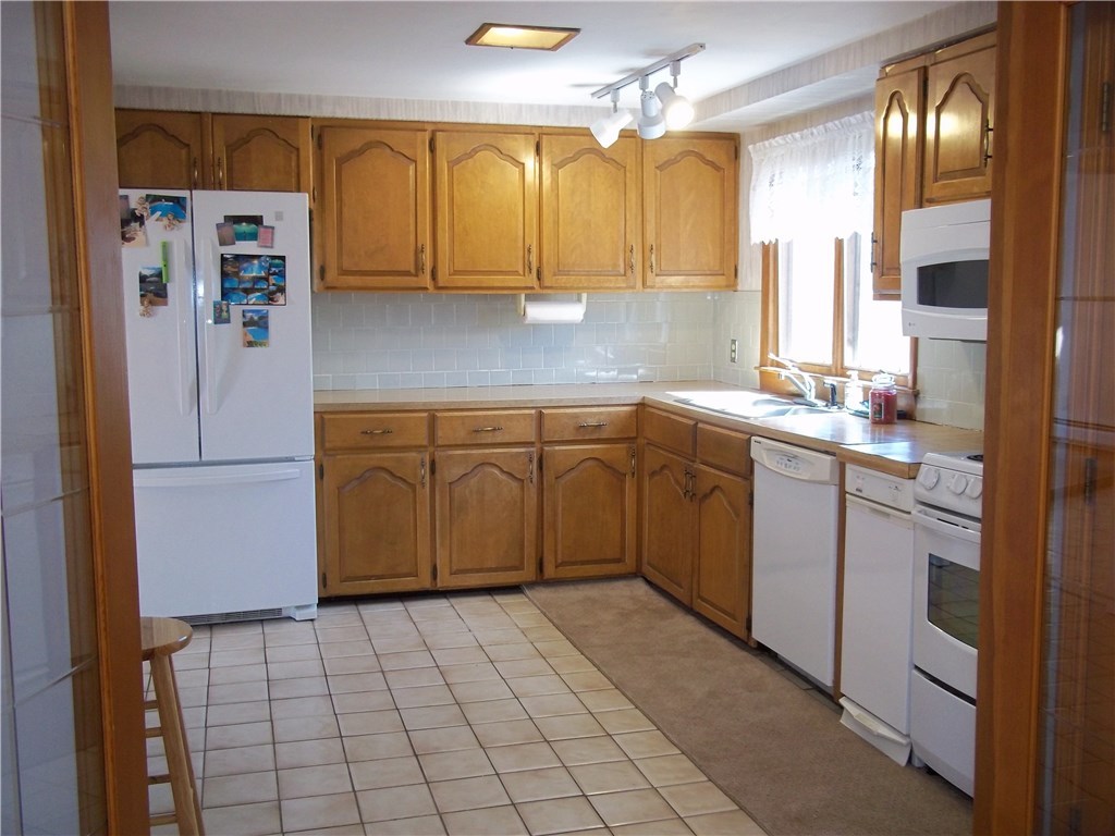 50 Honeysuckle Road Warwick, RI 02888 - Photo 8 of 25