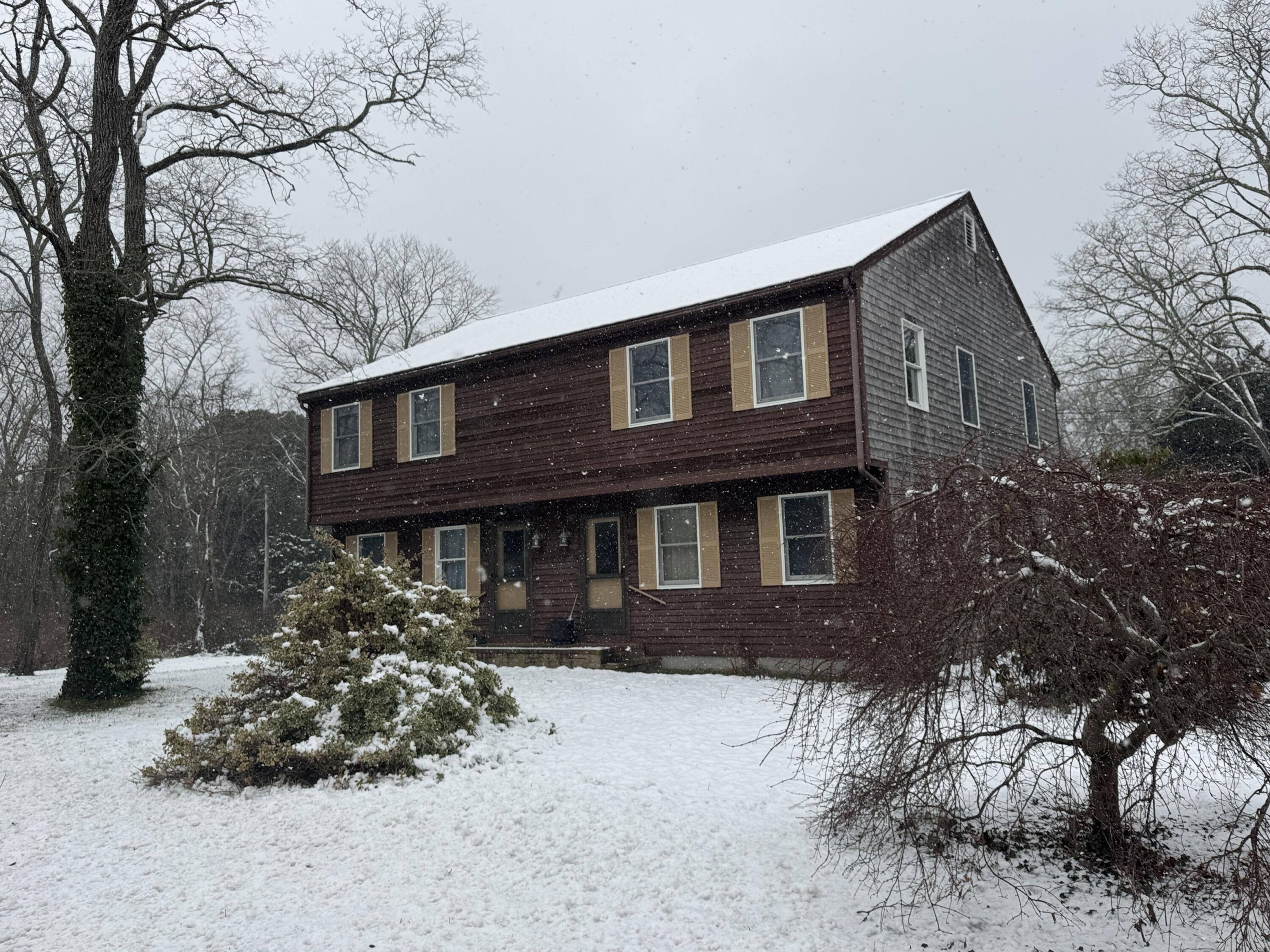 600 Kingsbury Beach Road Eastham, MA 02642 - Photo 2 of 29 a front view of a house with a tree