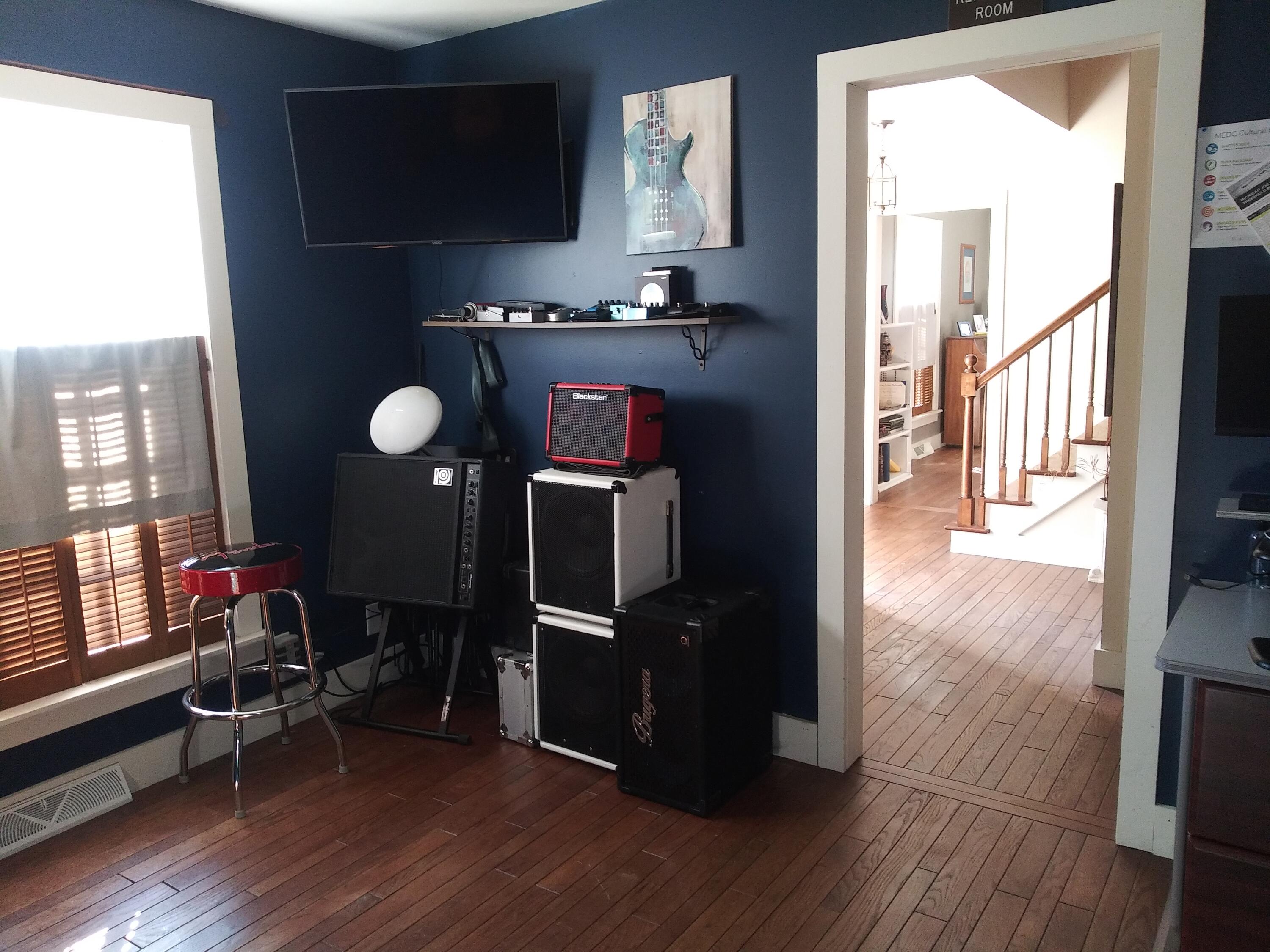2930 McCain Road Jackson, MI 49203 - Photo 12 of 29 Main floor 13x13 Den/Office