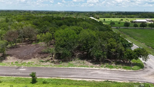 a view of an outdoor space