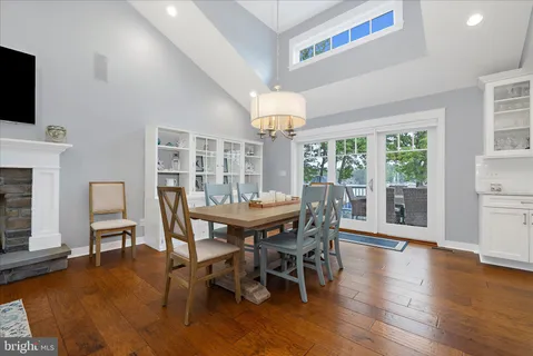 a view of a livingroom with furniture and workspace