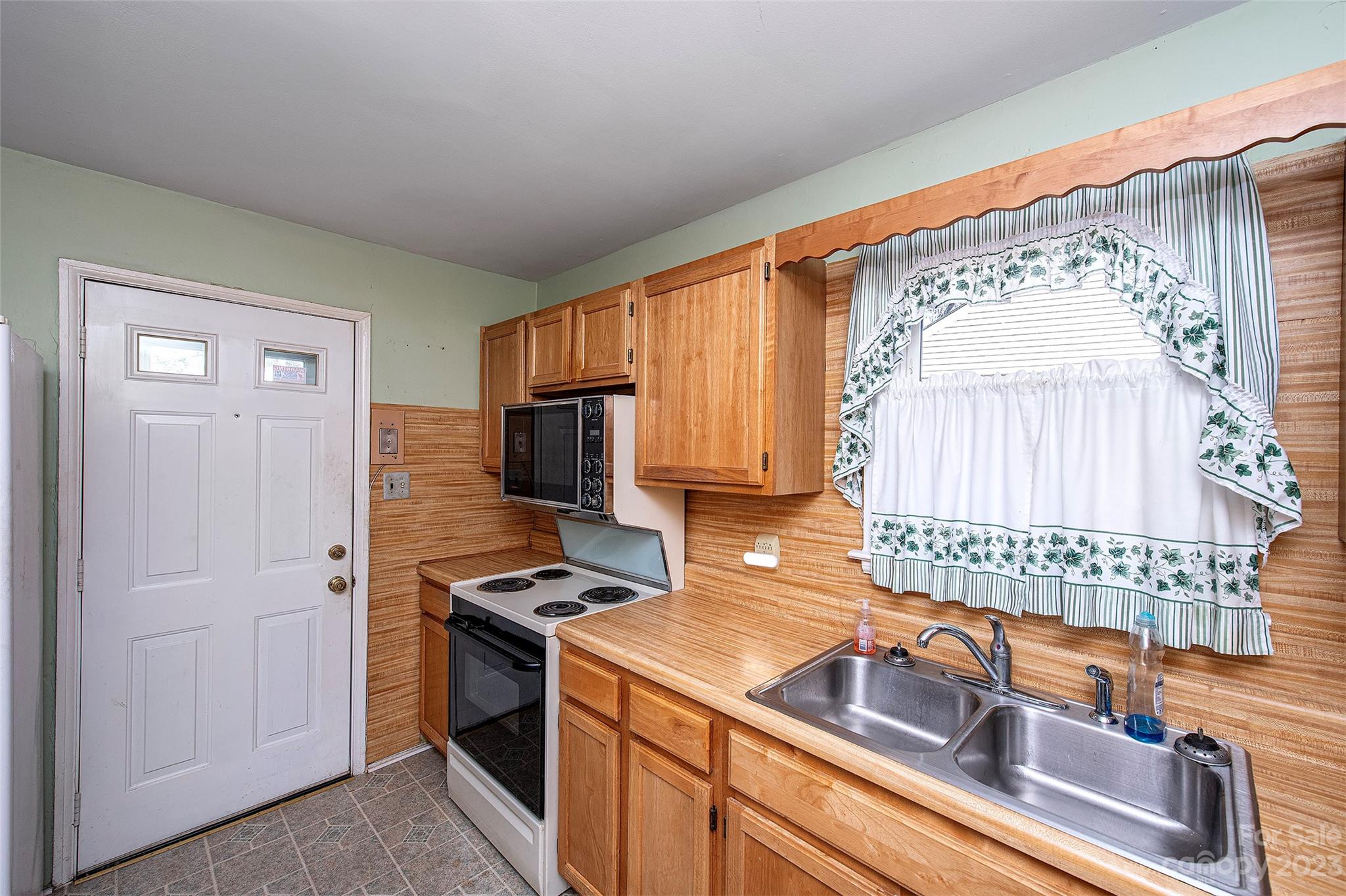 5116 Grapevine Drive Charlotte, NC 28217 - Photo 7 of 14 a kitchen that has a sink and a stove