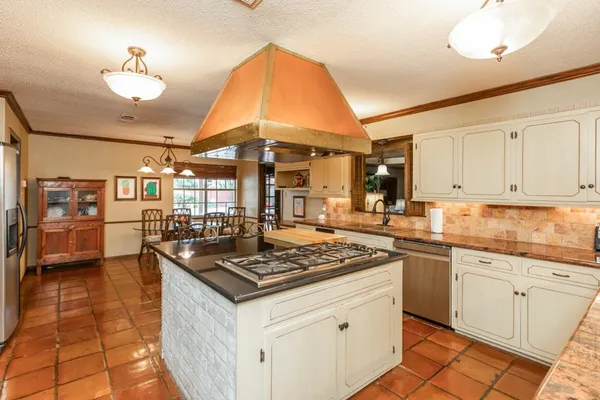 $400,000 | 5990 Pinkstaff Lane, Beaumont, TX 77706