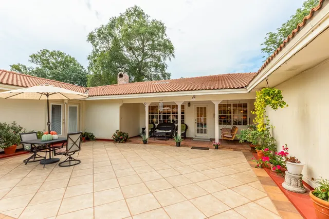 $400,000 | 5990 Pinkstaff Lane, Beaumont, TX 77706