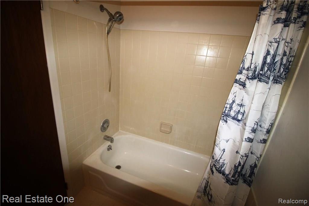 470 Baldwin Avenue Rochester, MI 48307 - Photo 20 of 29