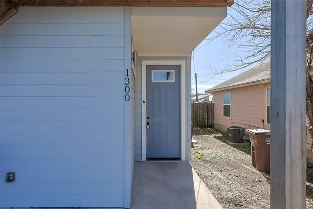 $1,350 | 1300 Hausman Drive, Unit A, Lockhart, TX 78644