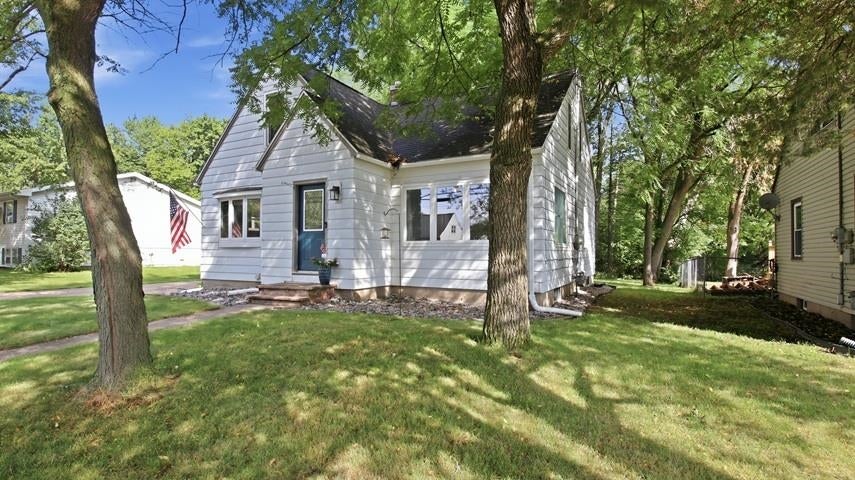 809 Adler Road Marshfield, WI 54449 - Photo 3 of 29 Gallery Image 3