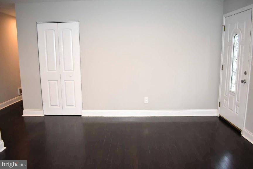 3729 Red Grove Road Baltimore, MD 21220 - Photo 8 of 41 Living Room