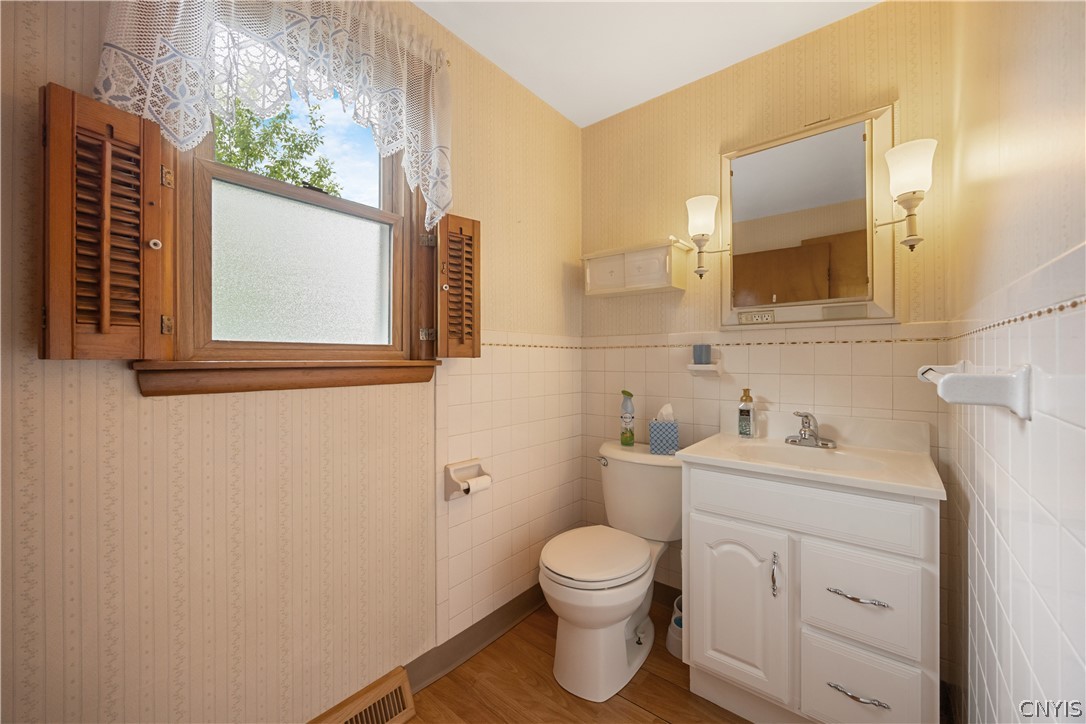 202 Arbordale Road East Camillus, NY 13219 - Photo 14 of 26