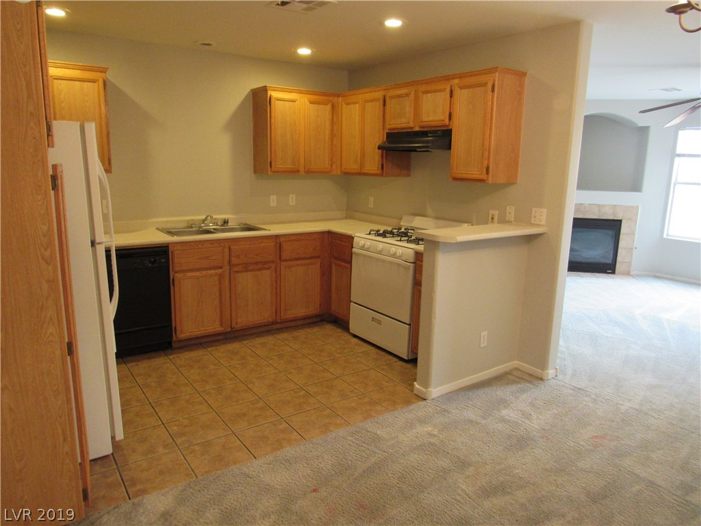 3692 Starry Beach Avenue Las Vegas, NV 89115 - Photo 4 of 12