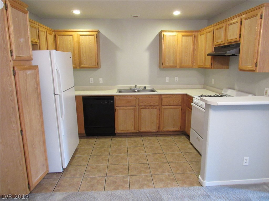 3692 Starry Beach Avenue Las Vegas, NV 89115 - Photo 5 of 12