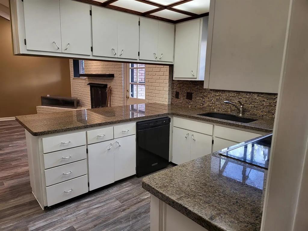 5728 Rockhill Road Fort Worth, TX 76112 - Photo 7 of 31