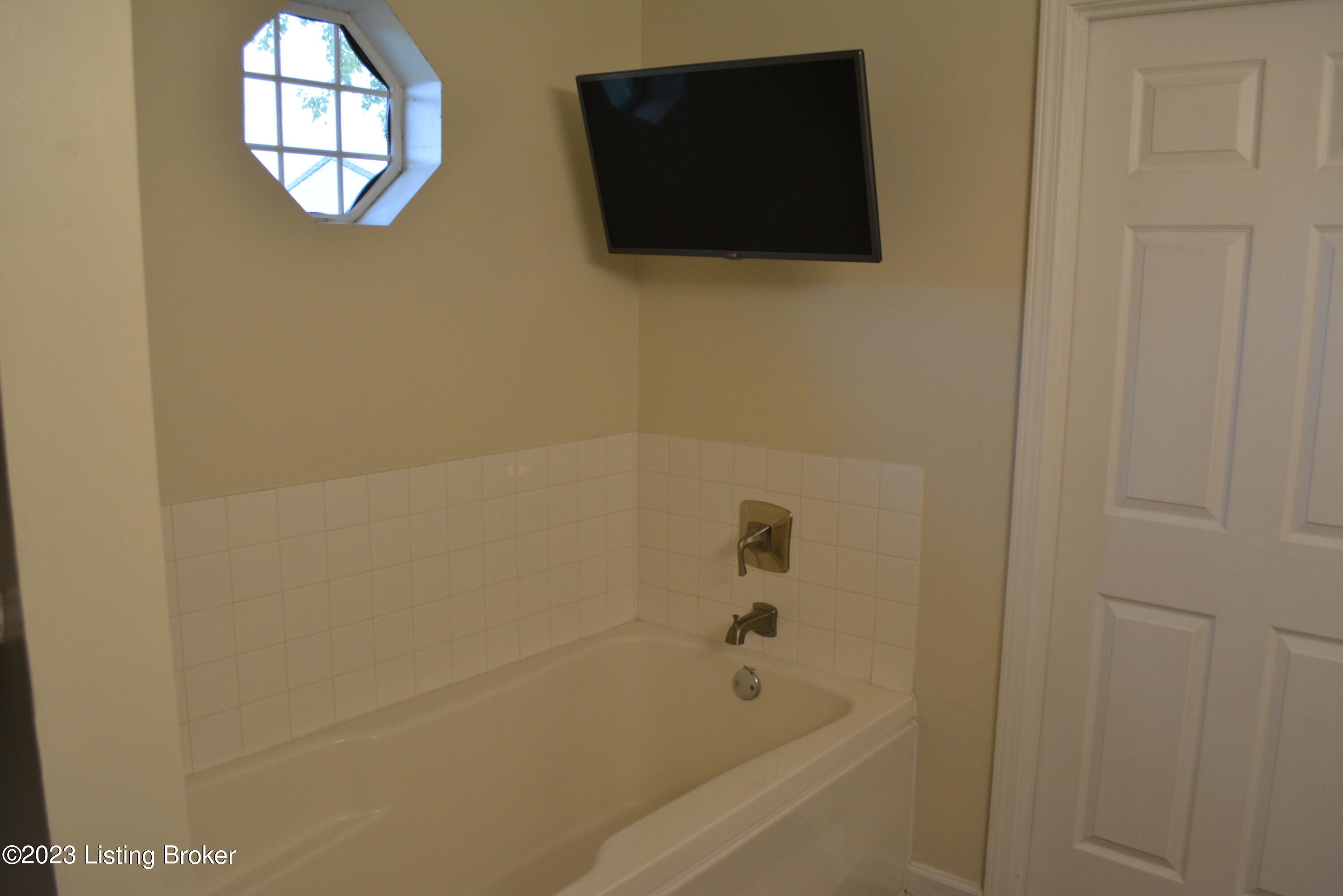 1311 Fisher Ridge Road Milton, KY 40045 - Photo 9 of 37 Primary bath