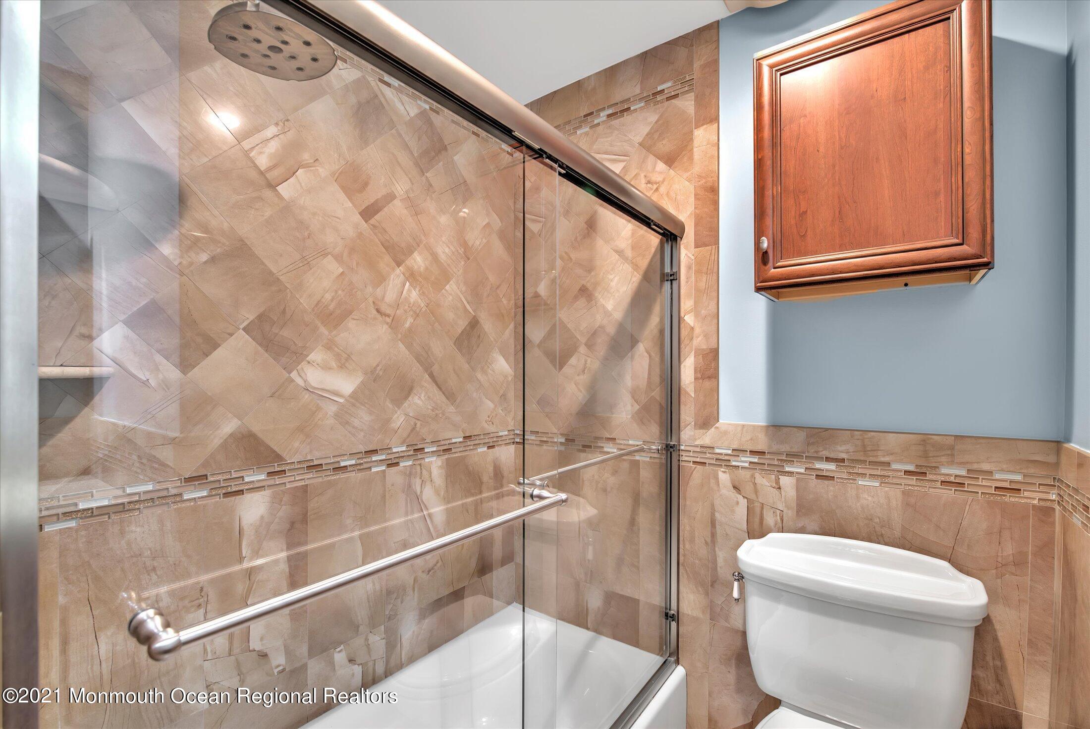 74 Sargent Road Freehold, NJ 07728 - Photo 18 of 23 a bathroom with a toilet a sink and bathtub