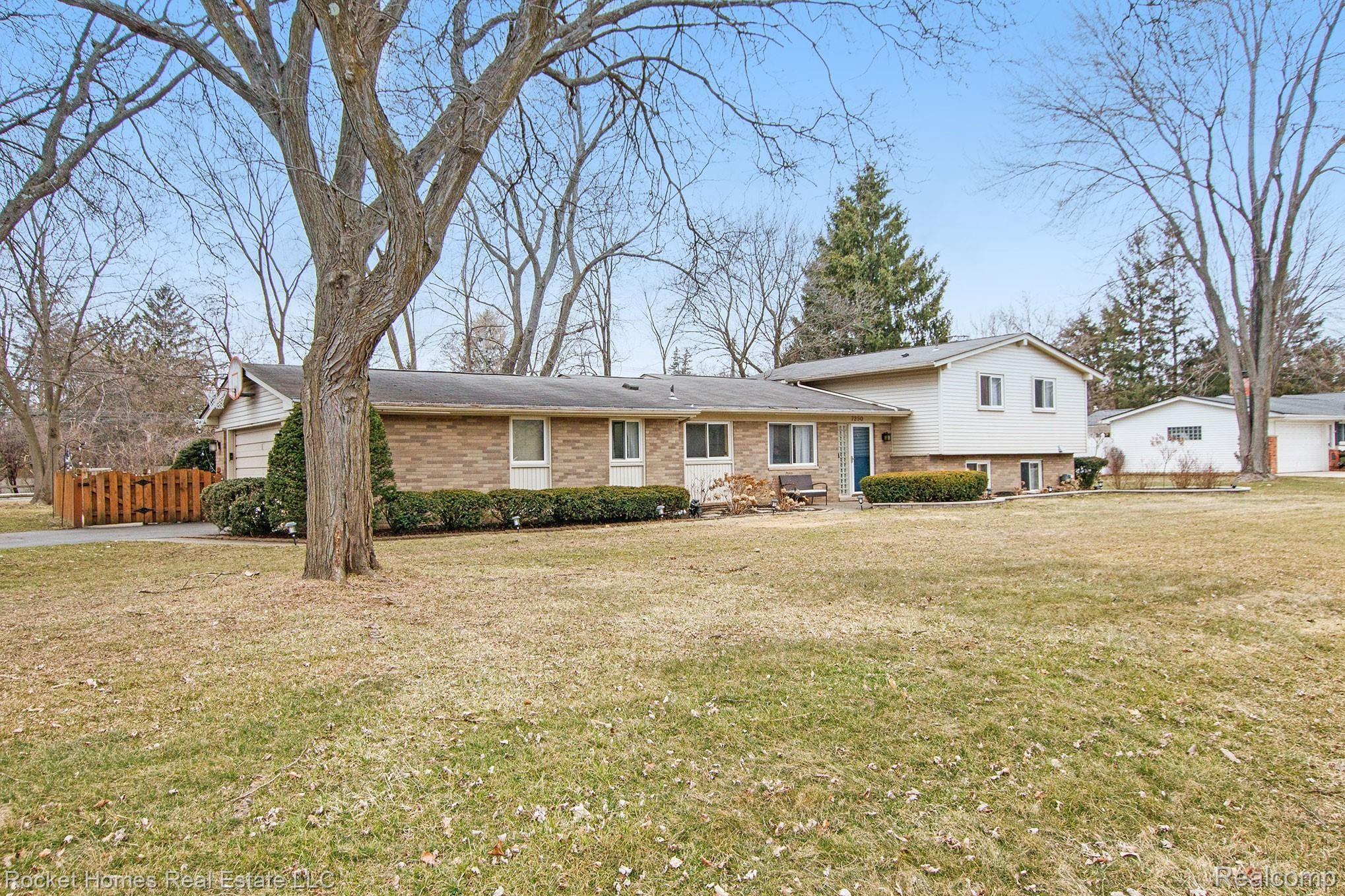 7290 Stonebrook Road West Bloomfield, MI 48322 - Photo 2 of 33 IMG_8796.jpg