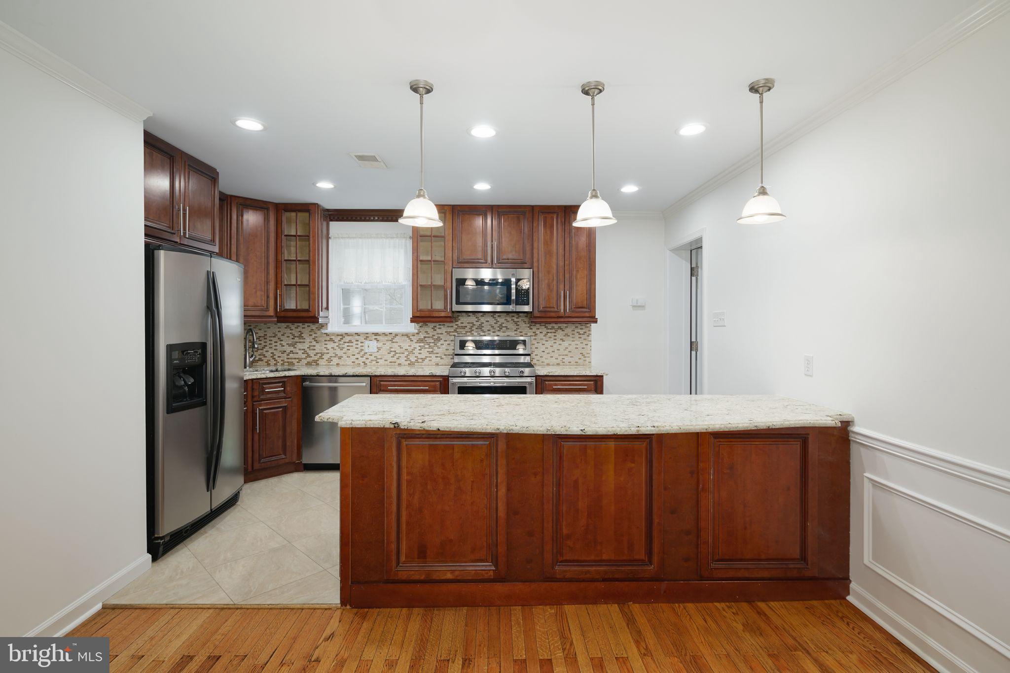 Kitchen (Main Level)