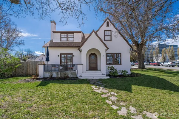 $640,000 | 841 Red Apple Road, Wenatchee, WA 98801