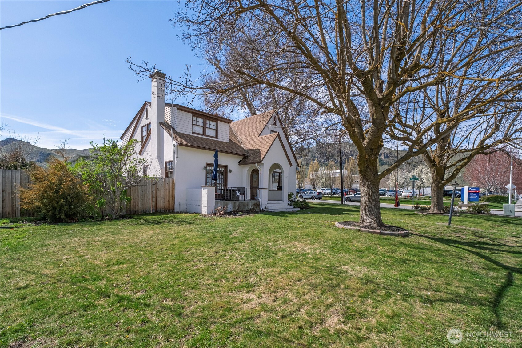 841 Red Apple Road Wenatchee, WA 98801 - Photo 2 of 38