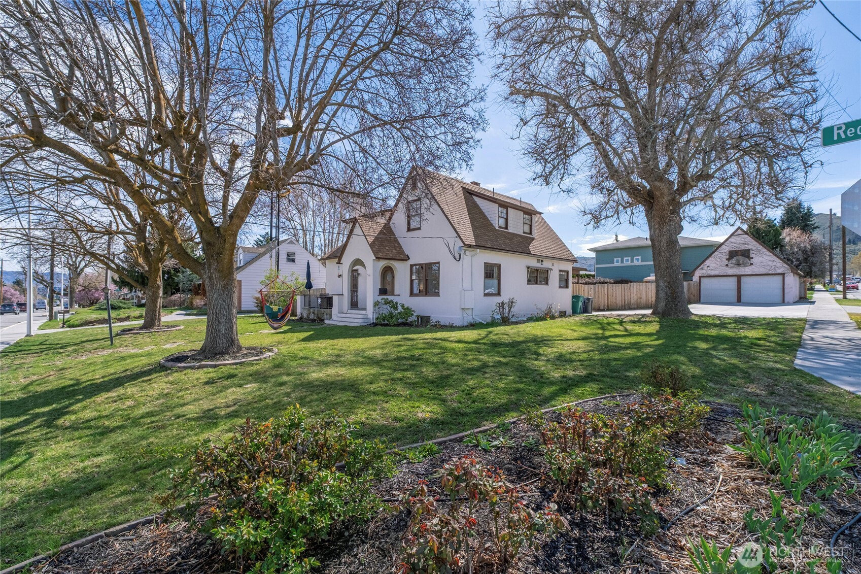 841 Red Apple Road Wenatchee, WA 98801 - Photo 3 of 38