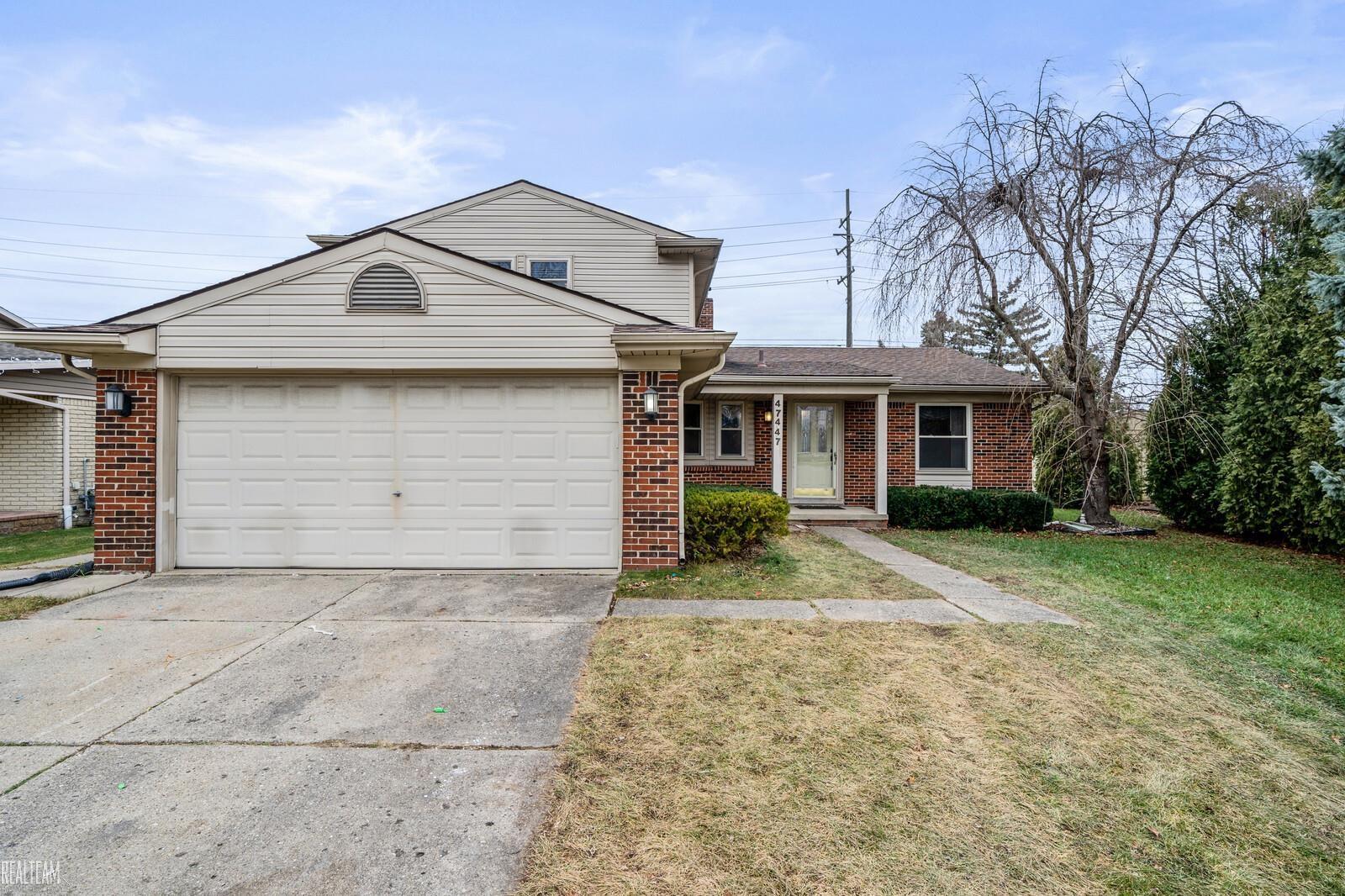 47447 Royal Road Macomb, MI 48044 - Photo 3 of 37 50163392-753505a2-a15d-4f7f-b516-c575de8220ff.JPG